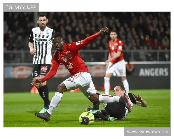 法甲球员表现对比研究：同位置选手数据谁更亮眼？